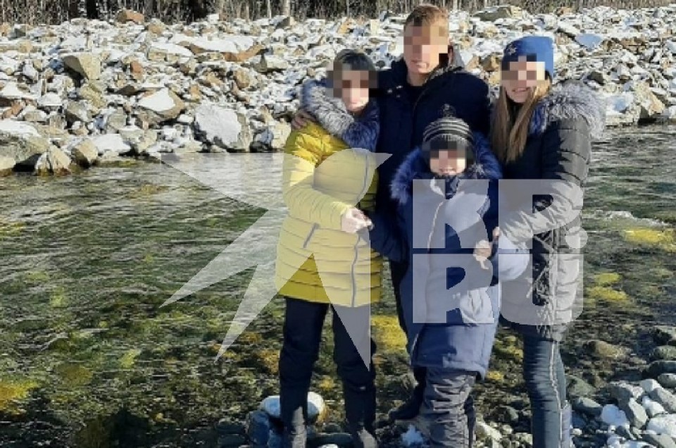 Последняя совместная фотография семьи была сделана во время прошлого отдыха. В живых осталась только девочка.