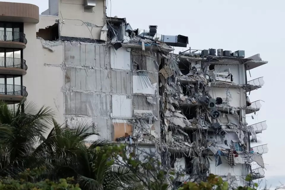 Число погибших при обрушении дома в Майами возросло до 90