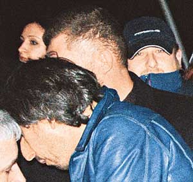 Рамзан Кадыров (в бейсболке) и Умар Джабраилов уходили от объективов.