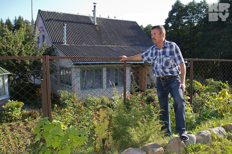 Секса, девушка дома одна с соседом