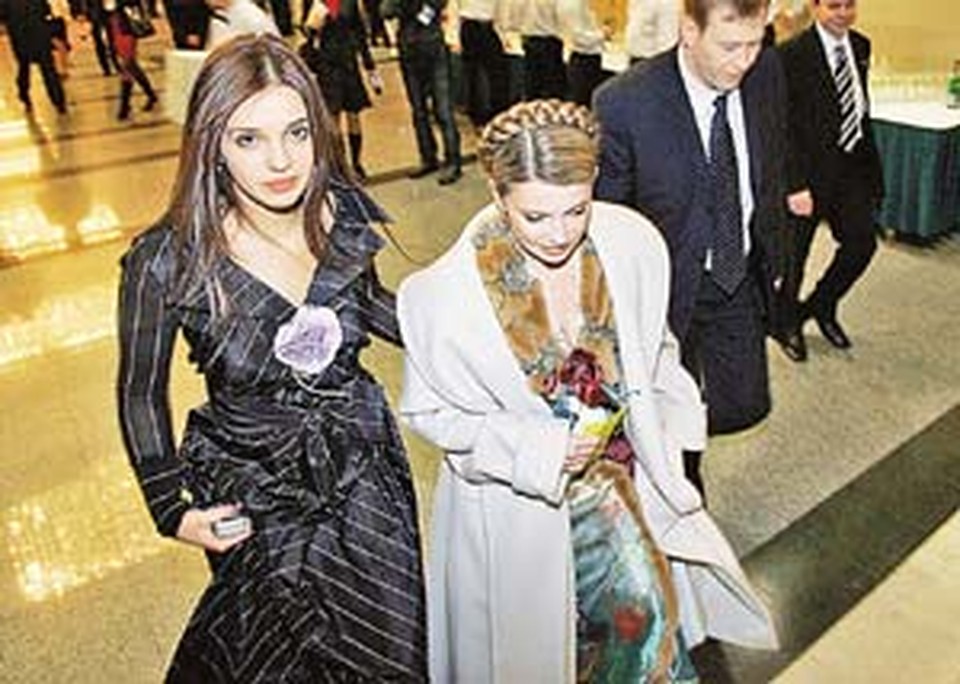 Евгения (слева) с 14 лет училась в Англии.