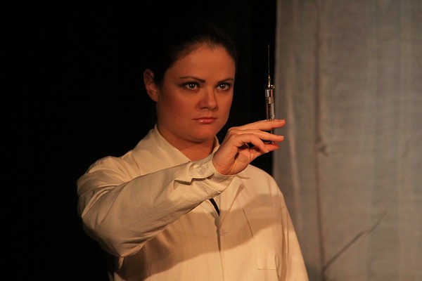 Актера Владимира Матвеева, который вступился за женщину, избил боец без правил -