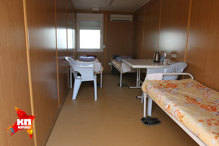 Личный состав размещен в специальных мебелированных модулях, оборудованных кондиционерами