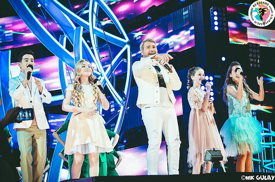 Дуэт новая волна. Новая волна 2008. Киркоров и настя дуэт. Дуэт новая волна. Новая волна ведущие.