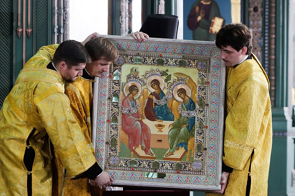 Иконы в храме вооруженных сил