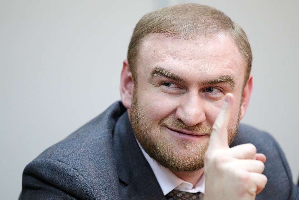 Январь 2019 года. Сенатор Рауф Арашуков во время заседания Басманного суда по избранию меры пресечения. Фото: Сергей Бобылев/ТАСС