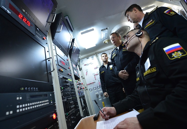 Durante los ejercicios de las fuerzas de apoyo de búsqueda y rescate de la Flota del Pacífico en el Golfo de Pedro el Grande. Foto: Yuri Smityuk / TASS