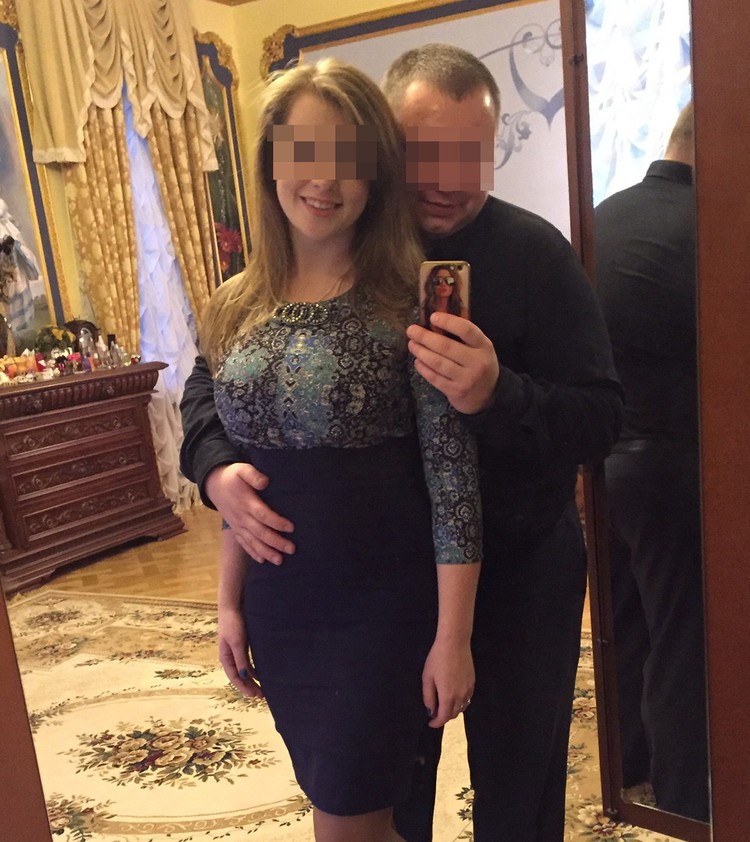 На снимке дочка Барданова со своим бывшим мужем. Кадр сделан в одной из комнат.