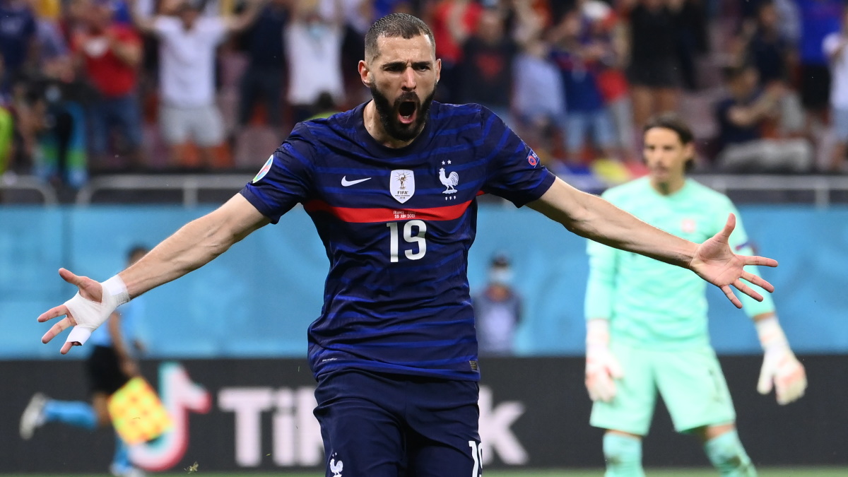 Карим Бензема празднует голы. Фото: REUTERS