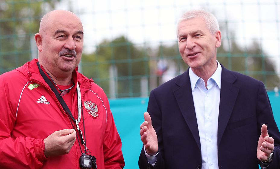 Министр спорта РФ Олег Матицын провожал сборную России на Евро-2020, а теперь готов и спросить за результат. Фото: РФС