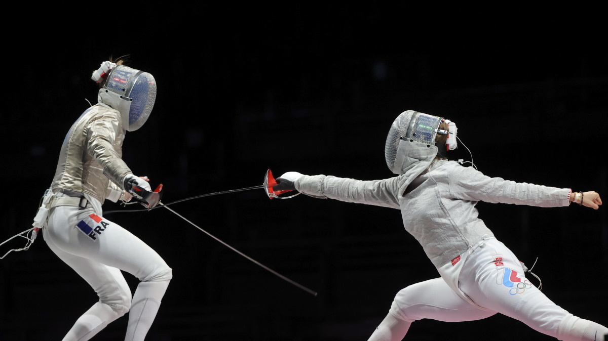 Российские саблистки бились за победу в финале Олимпиады с Францией. Фото: REUTERS
