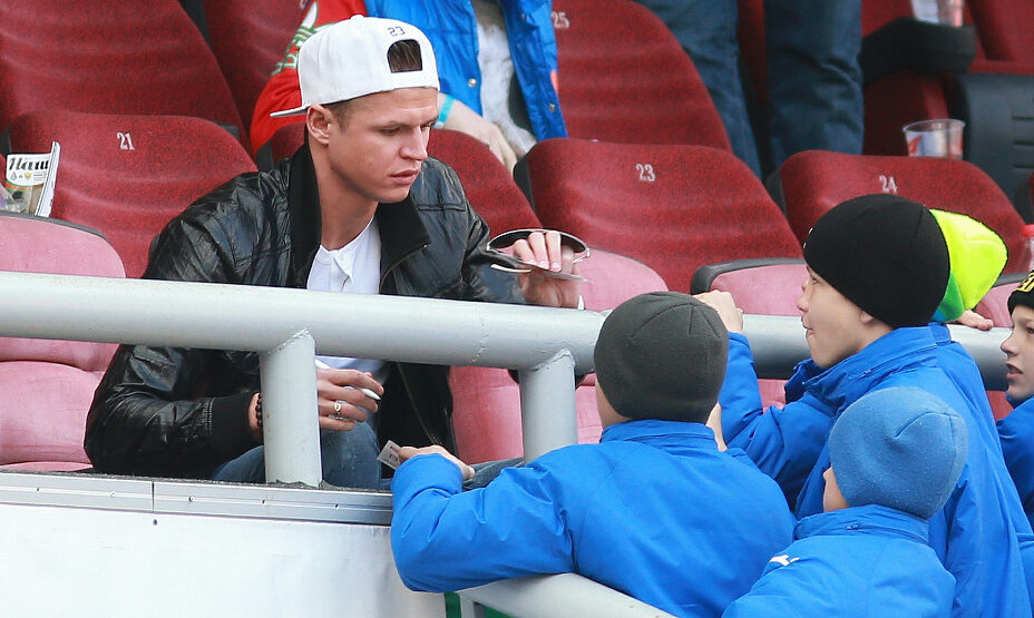 Дмитрий Тарасов, Футбол