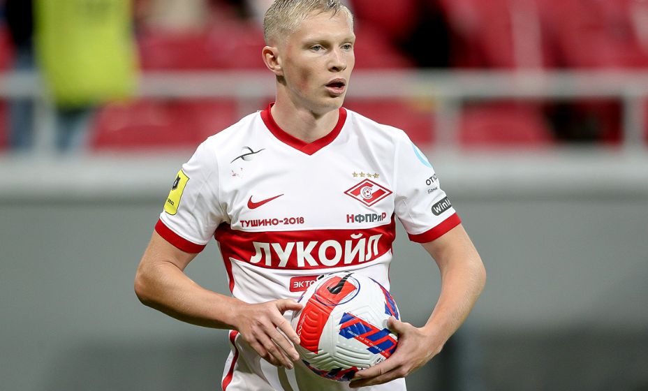 Спартаковец Николай Рассказов сумел закрыть самого опасного игрока «Рубина» Хвичу Кварацхелия. Фото: РПЛ