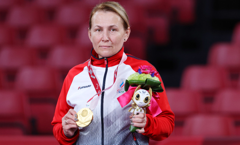 Елена Прокофьева - обладательница золотой паралимпийской медали Игр-2020 в Токио по настольному теннису. Фото: Global Press Look