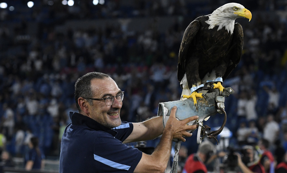 Главный тренер «Лацио» Маурицио Сарри с талисманом команды. Фото: Reuters