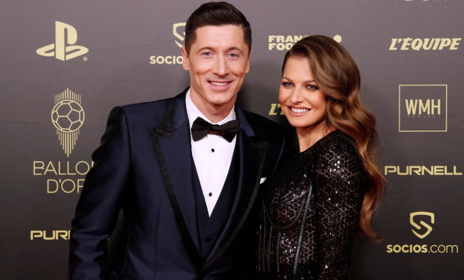 Роберт Левандовский с женой прибыл в Париж на церемонию вручения главных наград в сезоне.
Фото: Reuters