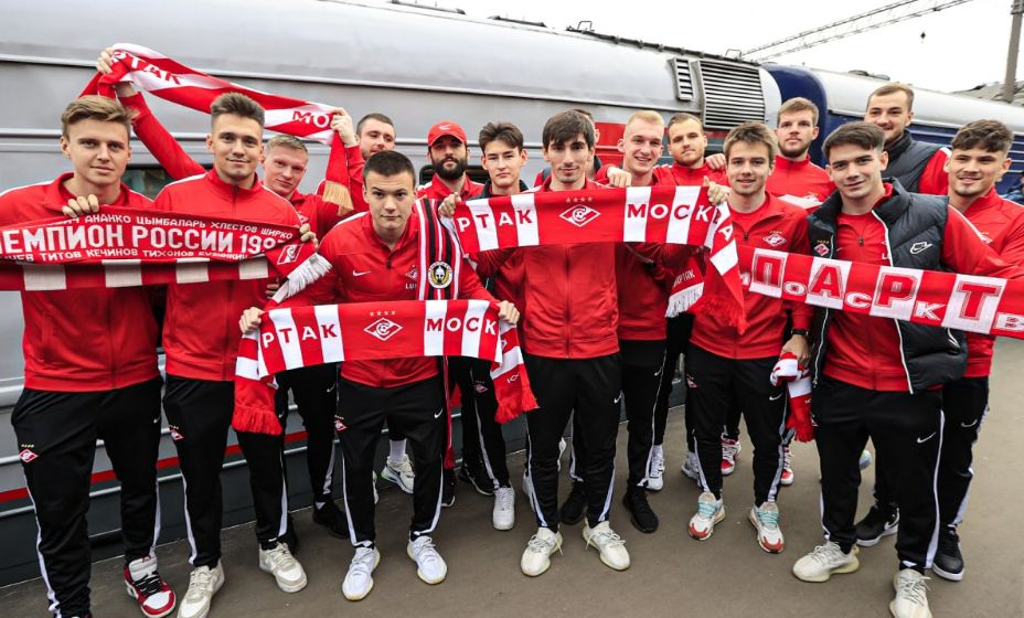 Футболисты «Спартака» сделали фото на перроне перед отправкой в Ростов-на-Дону. Фото: ФК «Спартак»
