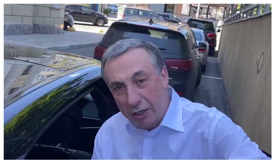 Евгений Гинер выразил недовольство о возможном переходе на систему весна-осень. Фото: Скриншот