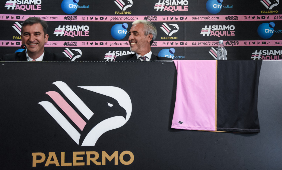 В «Палермо» презентовали новую форму к новому сезону. Фото: Global Look Press