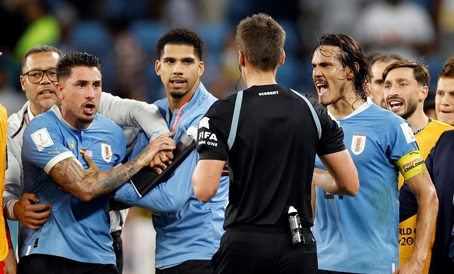 Хосе Хименес пришел в ярость из-за действий арбитра. Фото: Reuters