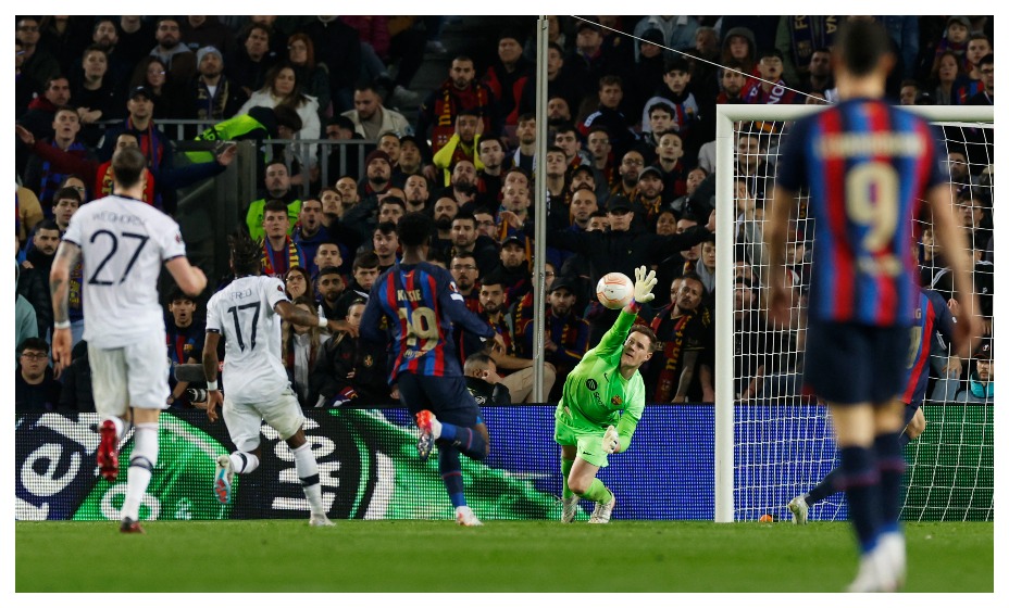 «Барселона» открыла счет в матче с «МЮ». Фото: Reuters