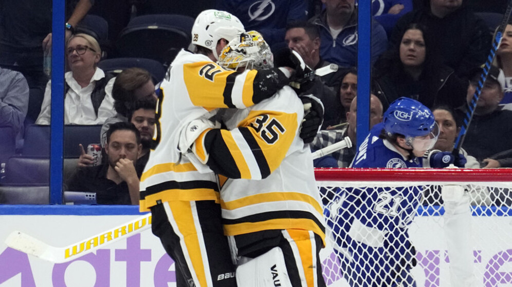 Вратарь Тристан Джерри забросил шайбу и принес победу команде. Фото: стоп-кадр трансляции NHL