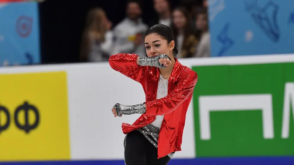 Догги стиліндегі қатардағы қыздар