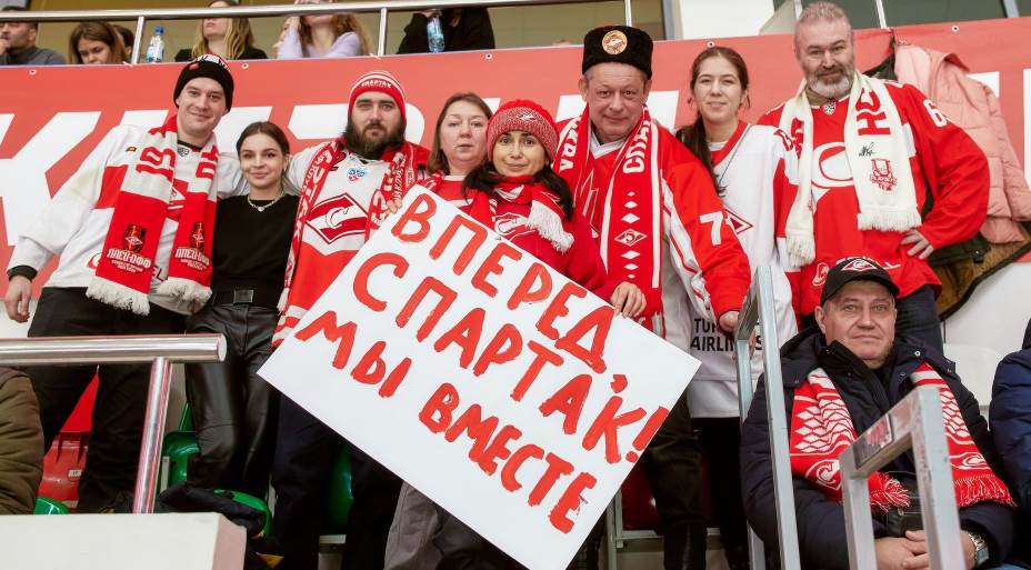 Болельщики «Спартака» рады победе. Фото: ВК ХК «Спартак»
