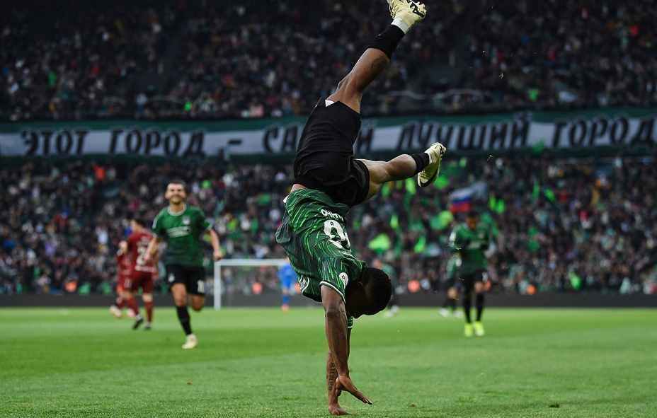 Олакуле Олусегун празднует гол. Фото: ВК ФК «Краснодар»