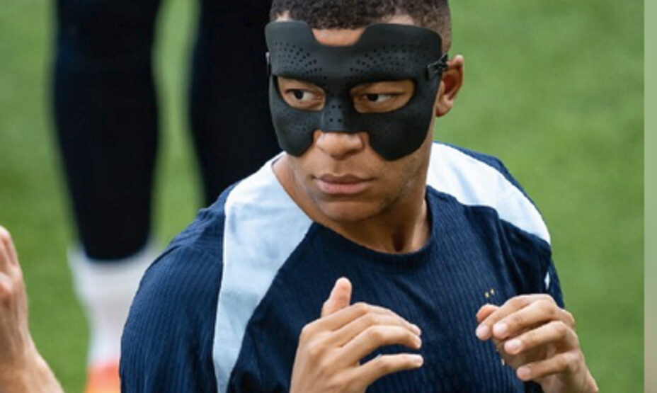 Мбаппе новая маска, фото снимок экрана