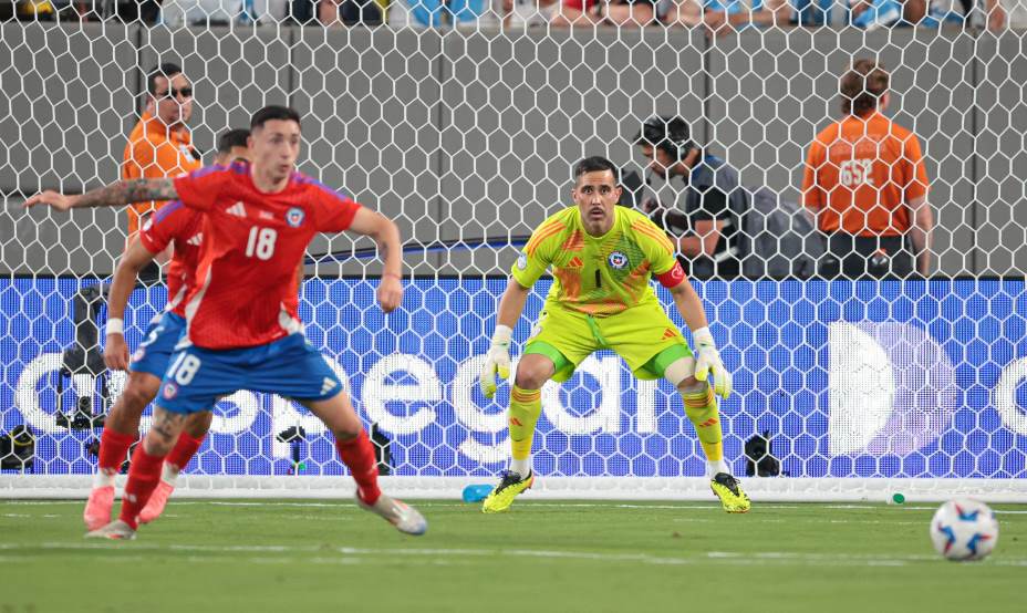 41-летний ветеран сборной Чили Клаудио Браво в отличной форме. Фото: Reuters