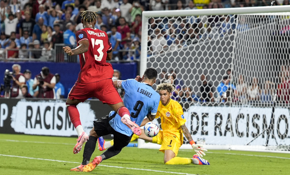 Луис Суарес стал главным героем матча Канада - Уругвай. Фото: REUTERS