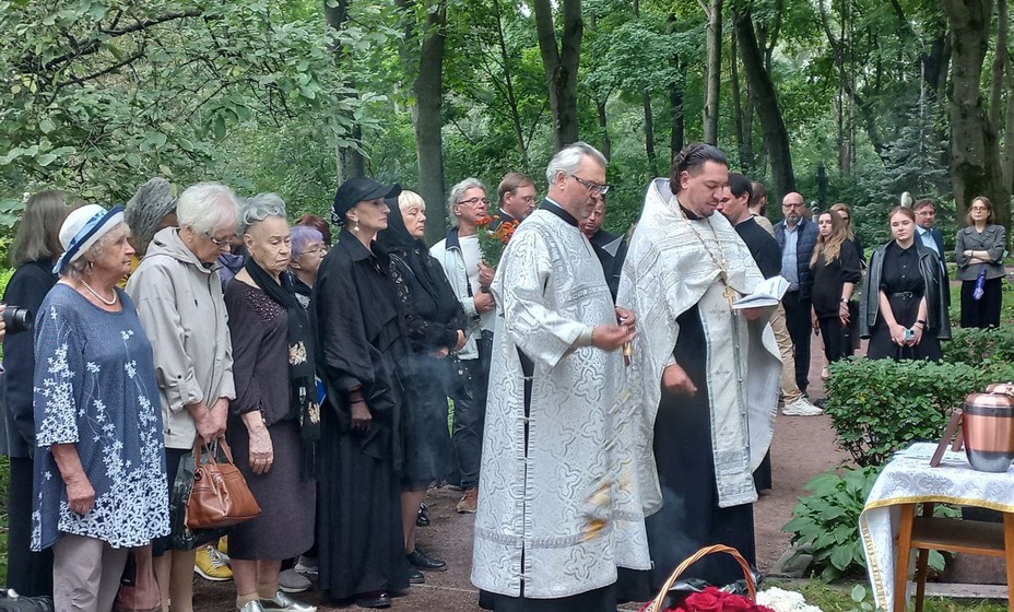 Белоусову и Протопопова захоронили, фото соцсети