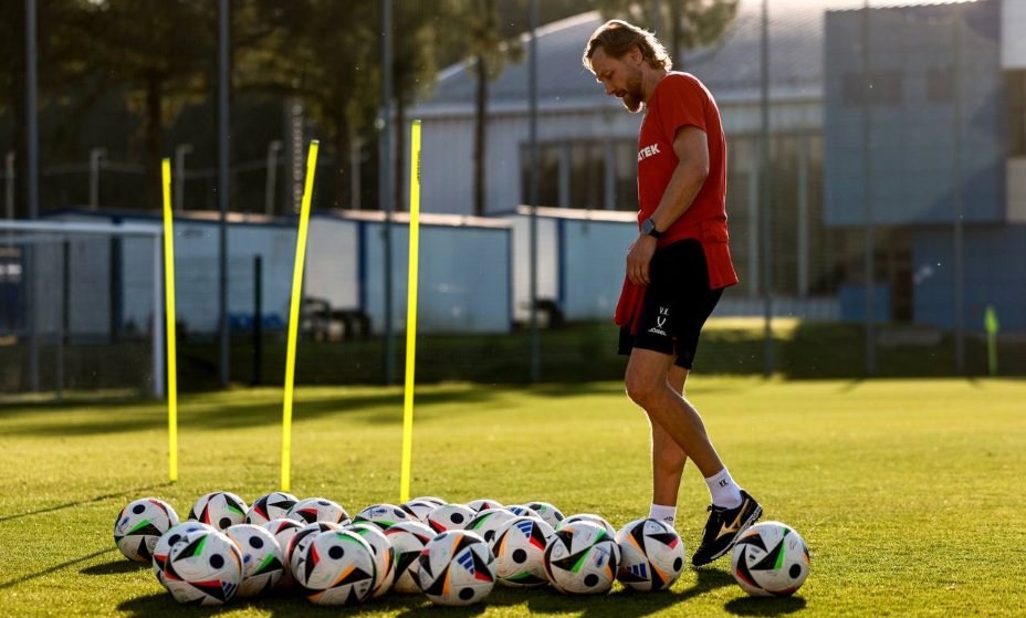 Валерий Карпин против лимита. Фото: РФС