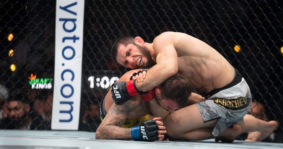 Ислам Махачев победил бразильца Мойкано в первом раунде. Фото: UFC