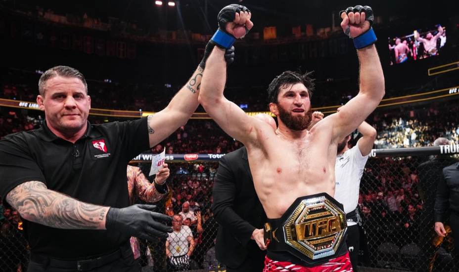 Магомед Анкалаев завоевал чемпионский пояс UFC. Фото: Соцсети UFC