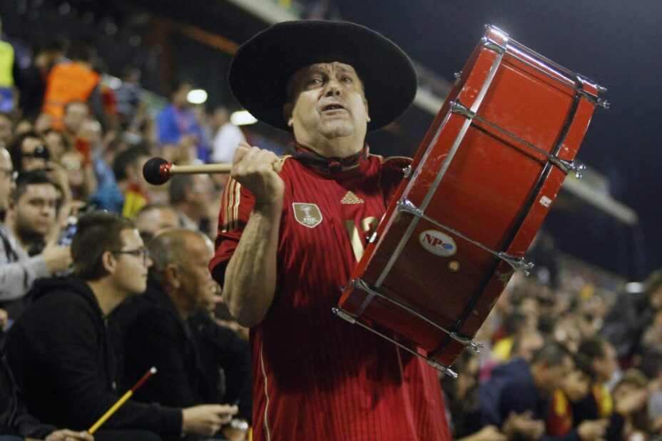 Легендарному Маноло-барабанщику было 77 лет. Фото: GLOBAL LOOK PRESS