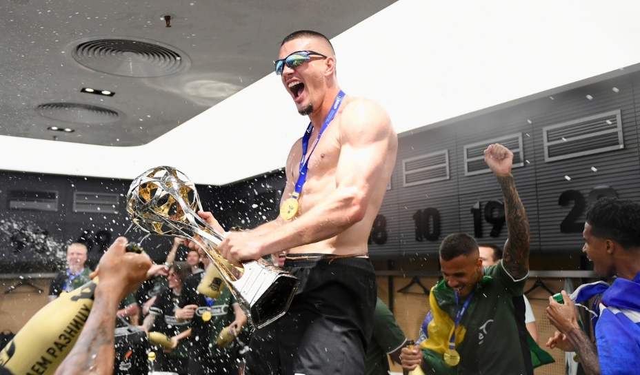 Александр Черников счастлив победе «Краснодара» в чемпионате! Фото: Соцсети ФК «Краснодар»