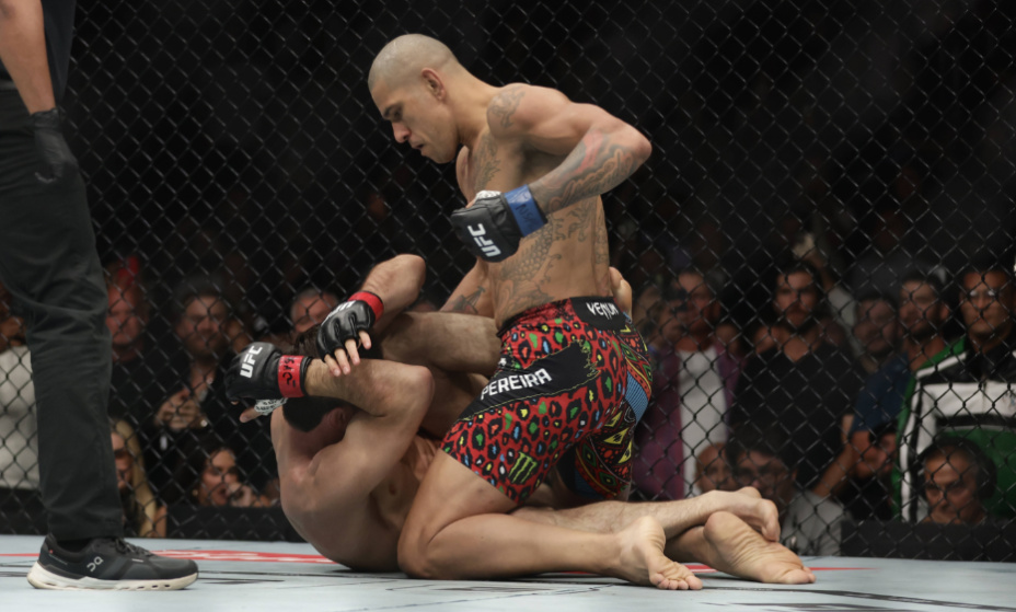 Бой Анкалаев Перейра закончился в первом раунде. Фото: Global Look Press