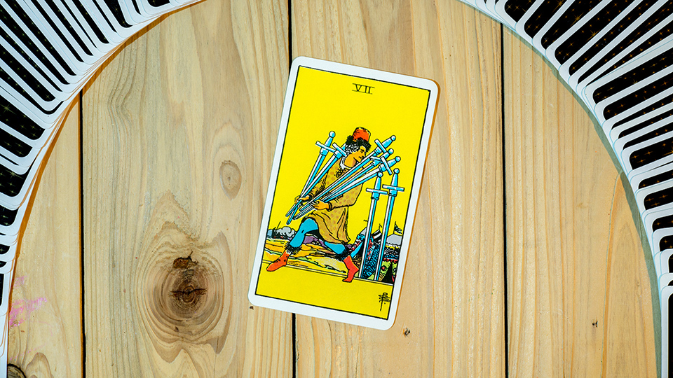 7 Мечей Таро: значение и толкование карты