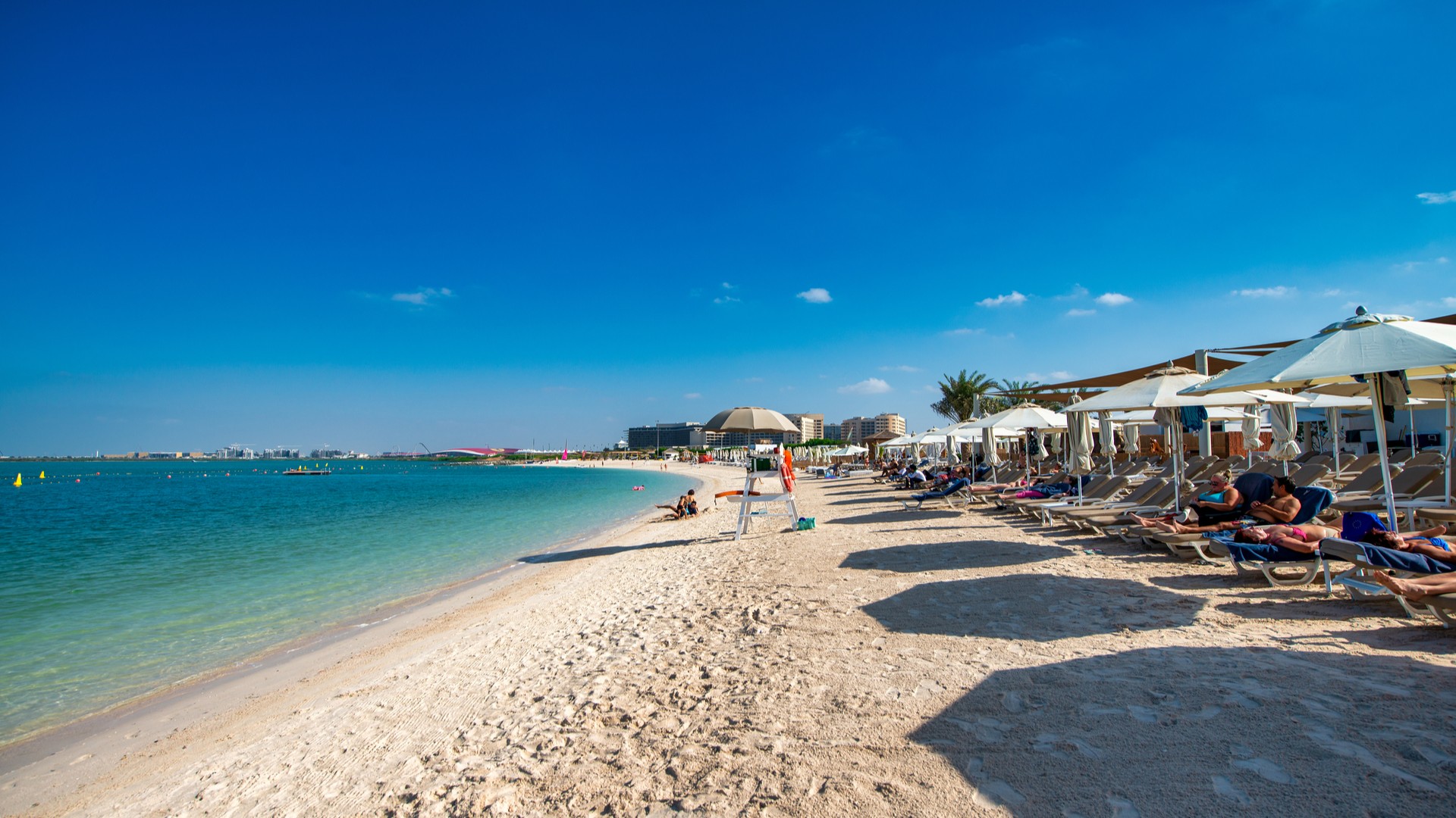 Яс Бич в солнечный день.