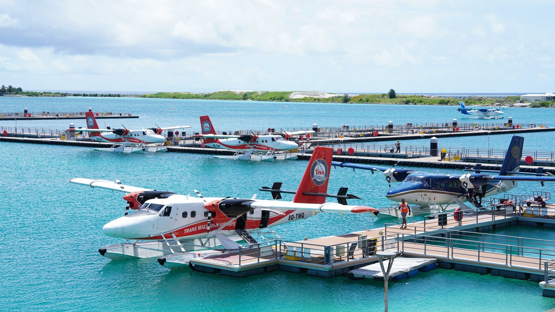 Гидросамолеты в международном аэропорту Велана в Мале, Мальдивы.