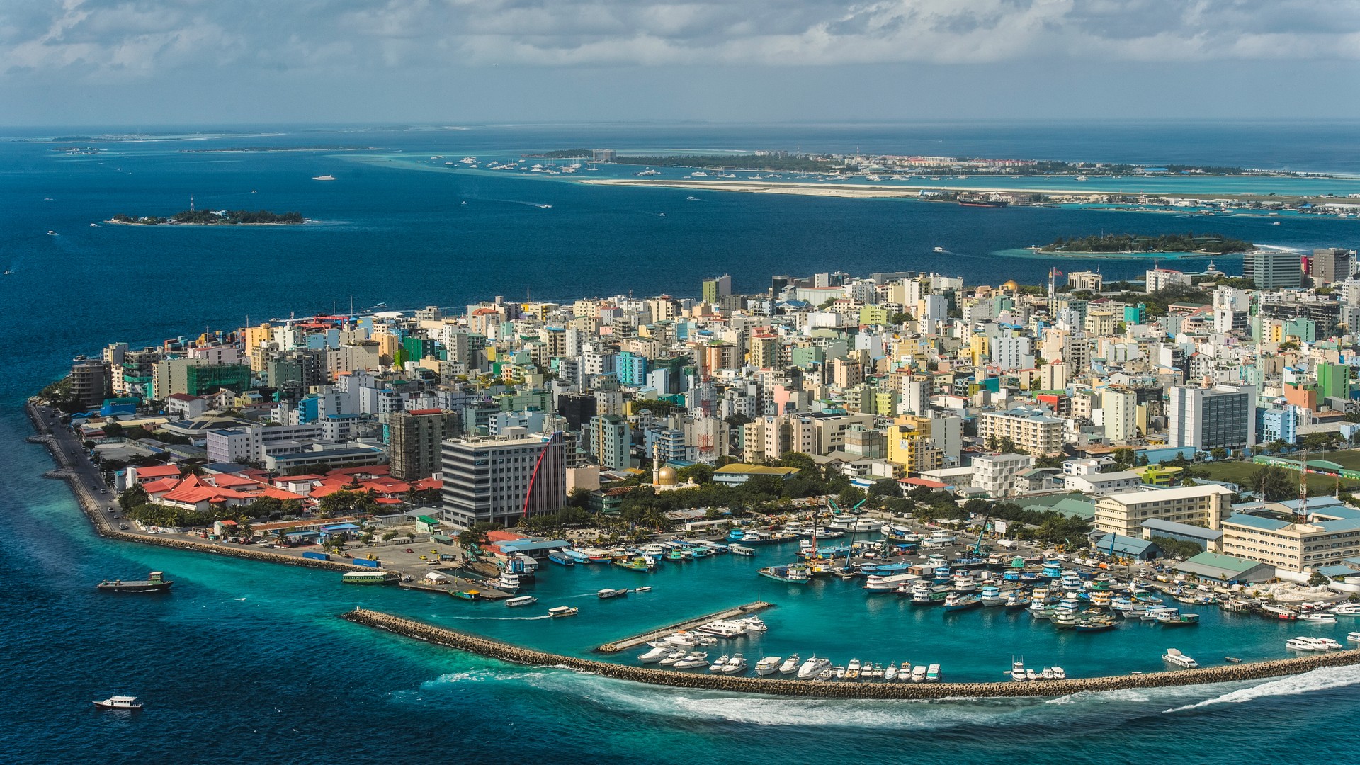 Вид с воздуха на Мале.