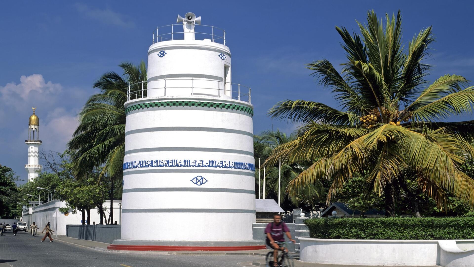 Хукуру Мискии, молитвенная башня с надписью из Корана, Мале.