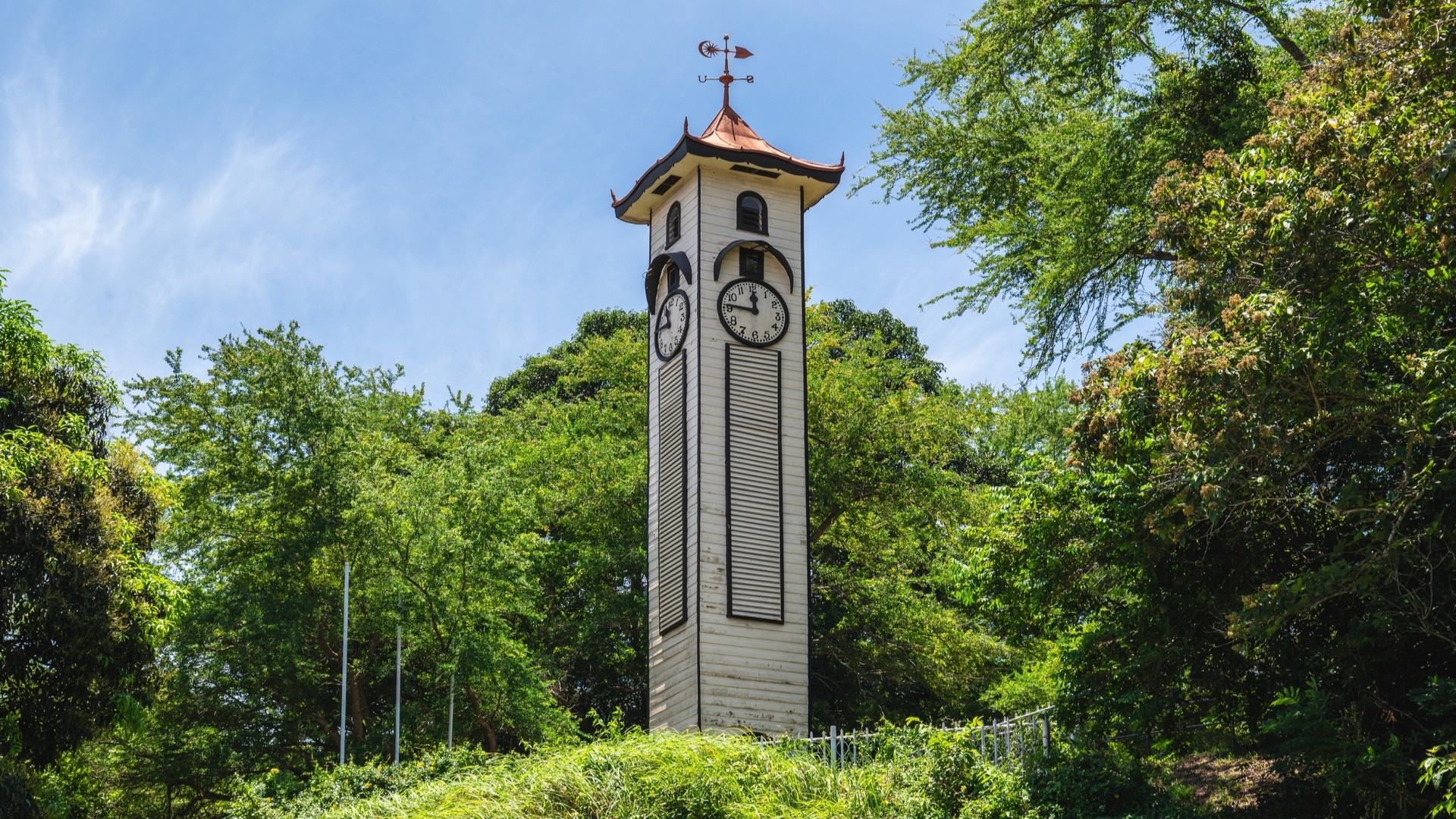 Часовая башня Аткинсона — старейшее сохранившееся сооружение в Кота-Кинабалу.