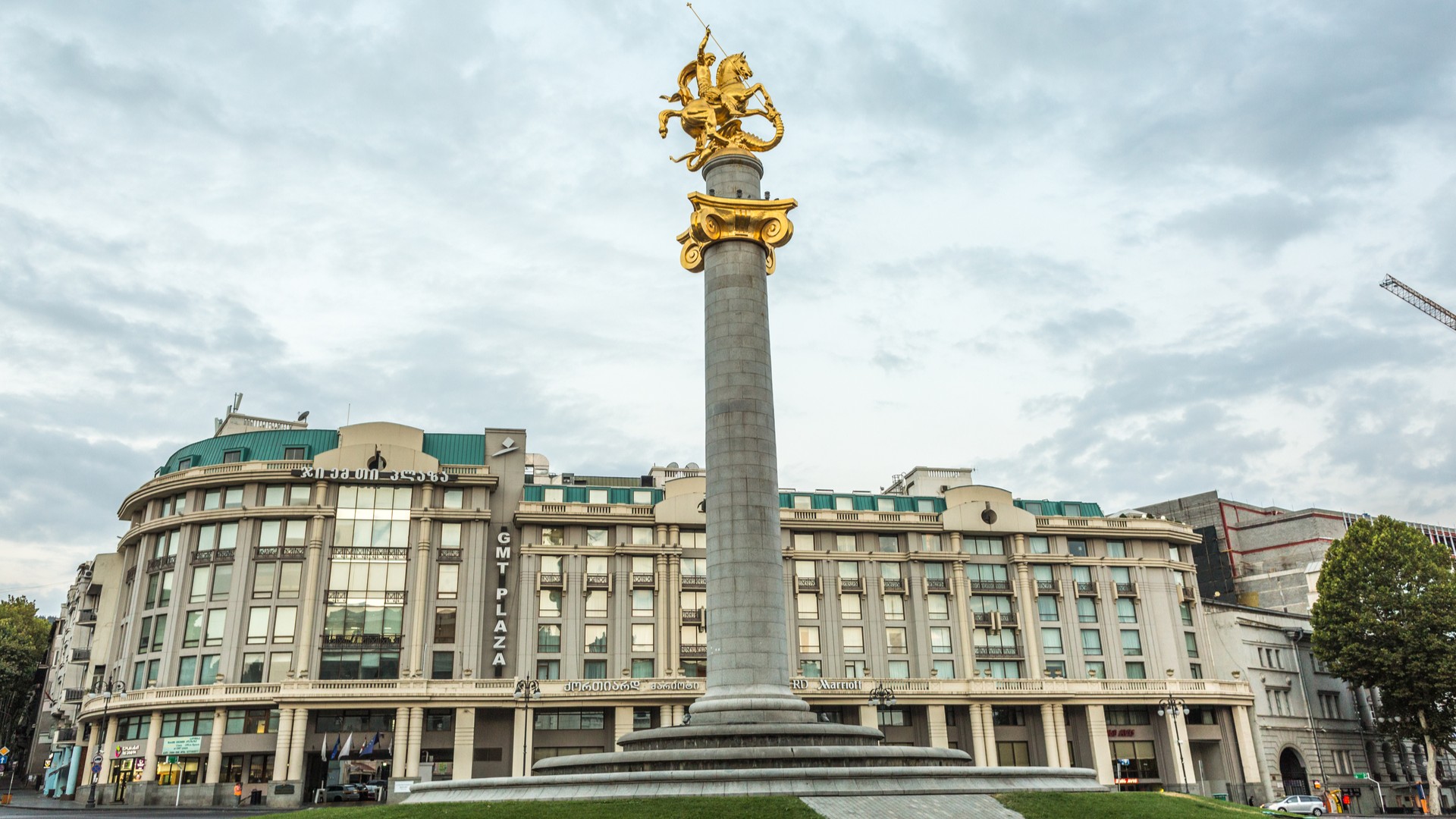 The Gate Hotel City Centre на площади Свободы.